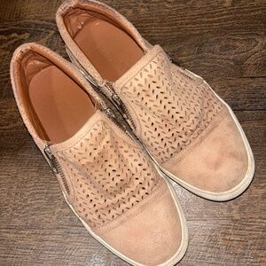 Women’s shoes suede with cutout designs (super cute) condition : fair (Preloved)